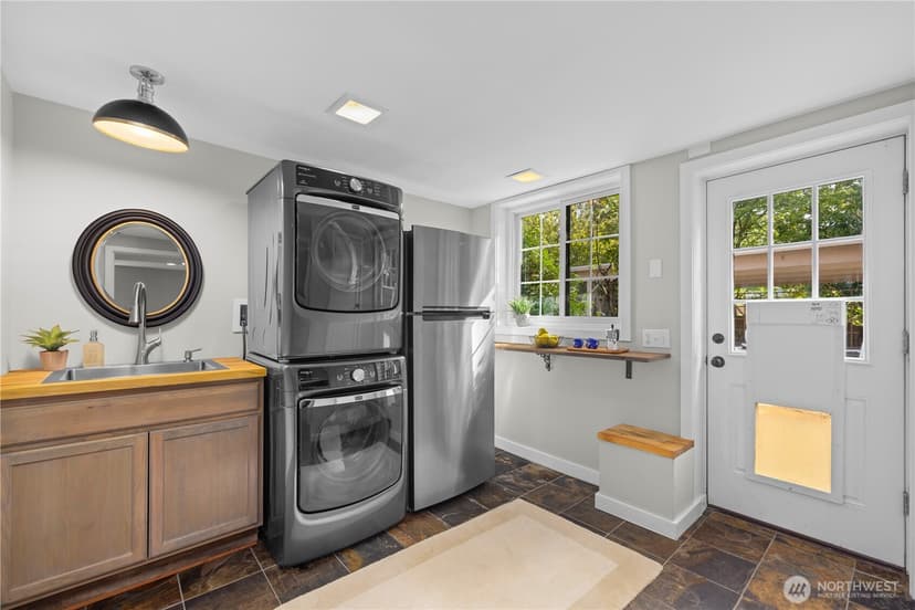 Property photo for 1536 Thorndyke Avenue W, Seattle photo 22