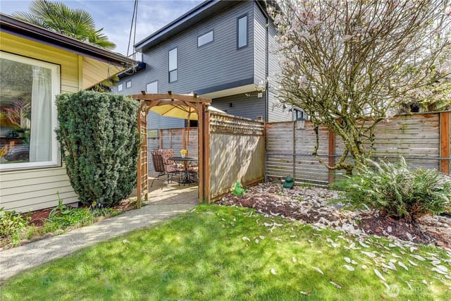 Property photo for 610 27th Avenue E, Seattle photo 3