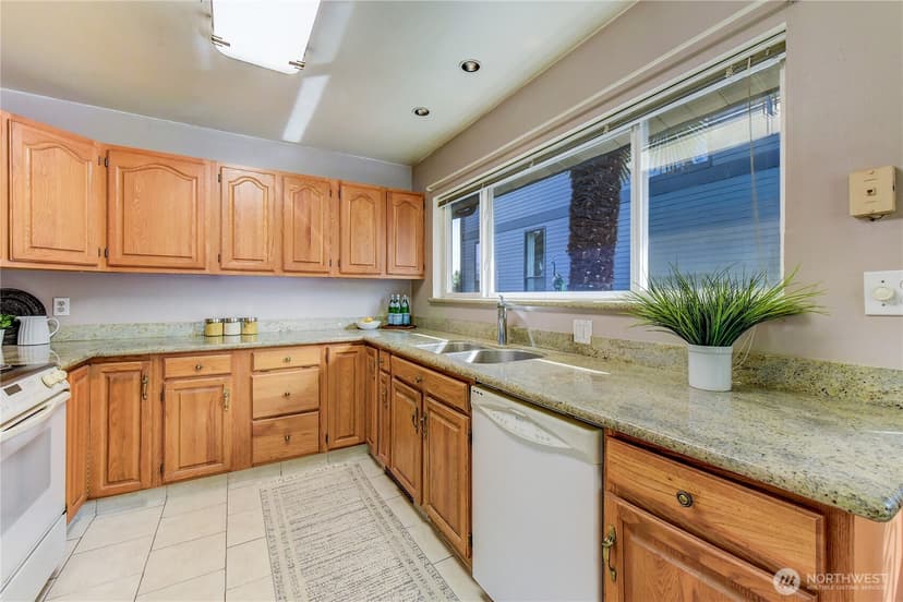 Property photo for 610 27th Avenue E, Seattle photo 8