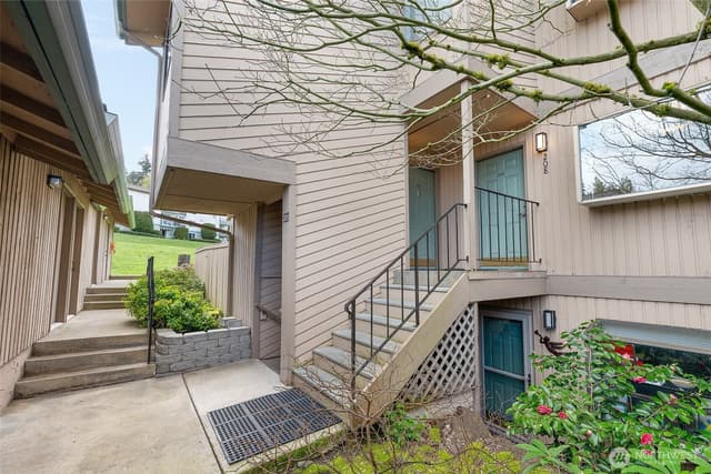 Property photo for 23003 Lakeview Drive #208, Mountlake Terrace photo 3