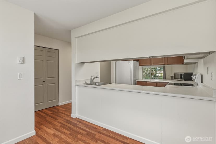 Property photo for 23003 Lakeview Drive #208, Mountlake Terrace photo 5