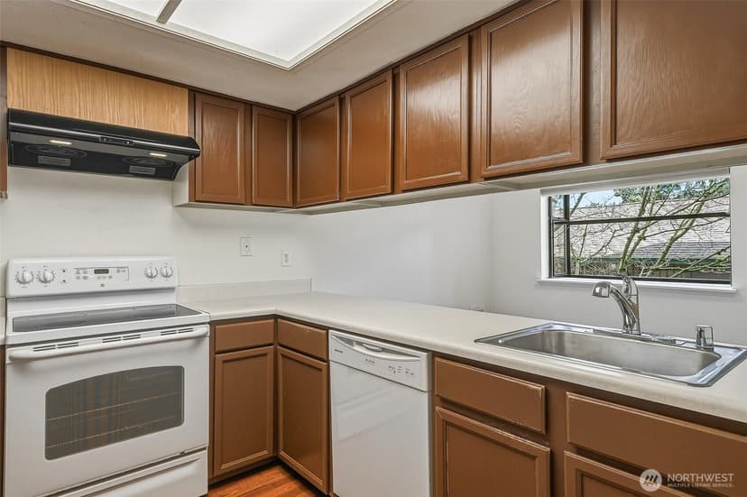 Property photo for 23003 Lakeview Drive #208, Mountlake Terrace photo 8