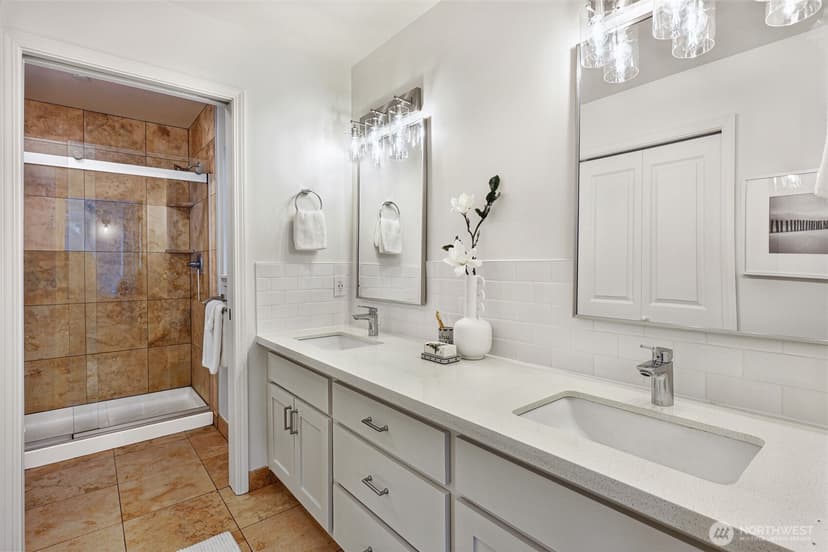 Property photo for 2841 14th Avenue W #202, Seattle photo 18