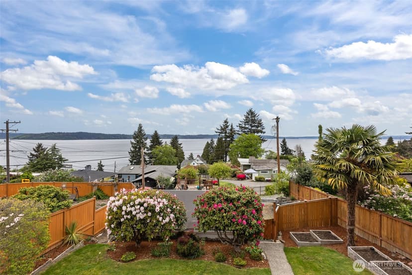 Property photo for 8450 E Side Drive NE, Tacoma photo 12