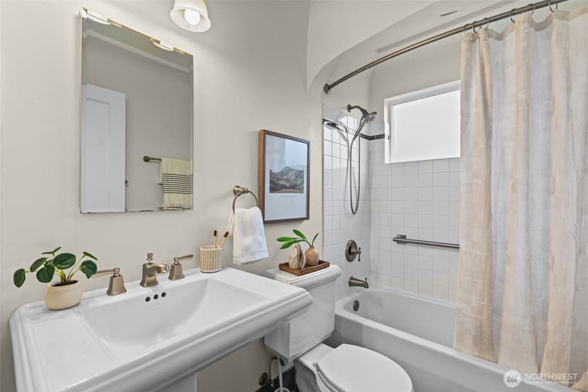 Property photo for 8450 E Side Drive NE, Tacoma photo 21