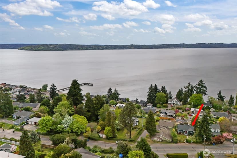 Property photo for 8450 E Side Drive NE, Tacoma photo 27