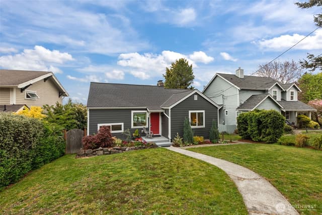 Property photo for 8450 E Side Drive NE, Tacoma photo 3