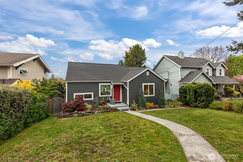 Property photo for 8450 E Side Drive NE, Tacoma photo 3