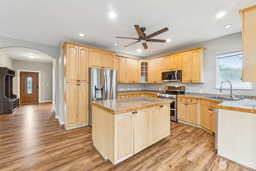 Property photo for 17214 Snohomish Avenue, Snohomish photo 11