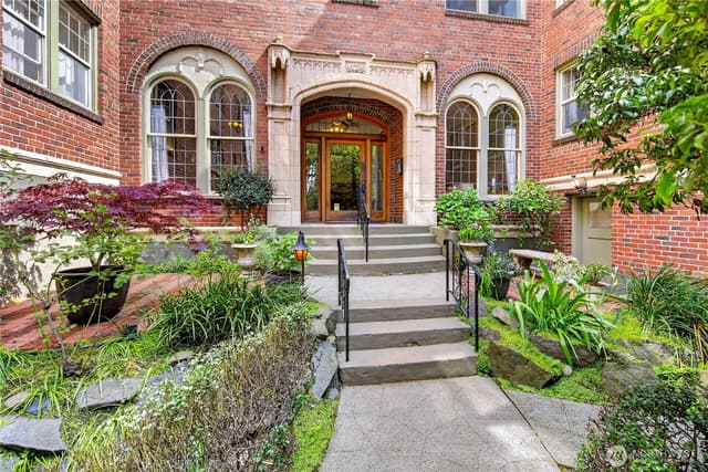 Property photo for 124 Warren Avenue N #208, Seattle