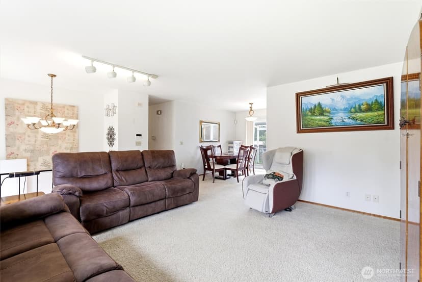 Property photo for 1817 S 262nd Place, Des Moines photo 4