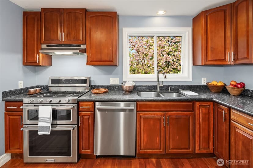 Property photo for 6240 NE 204th Place, Kenmore photo 13
