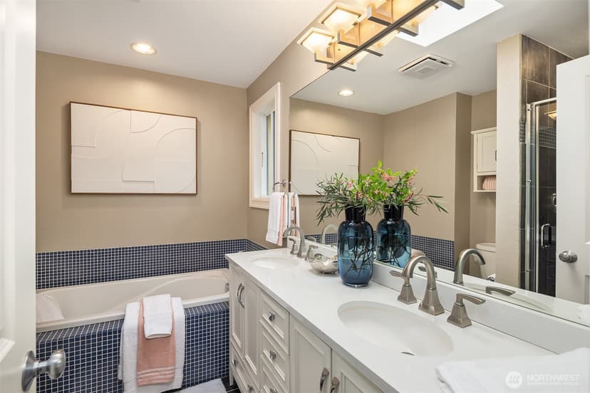 Property photo for 6240 NE 204th Place, Kenmore photo 19