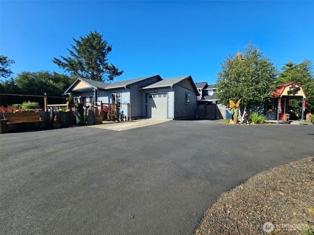 Property photo for 830 Wawona Avenue SW, Ocean Shores photo 2