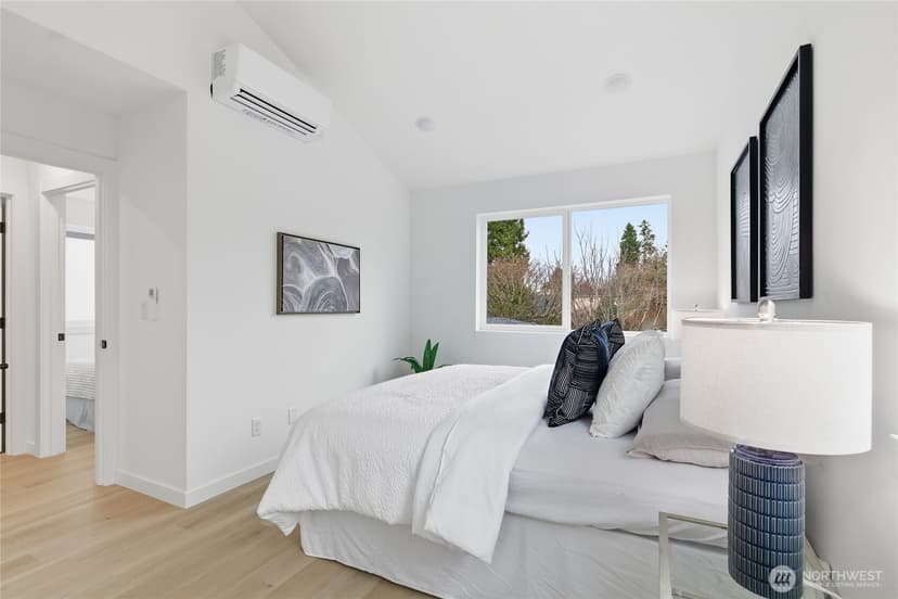 Property photo for 809 S Sullivan Street, Seattle photo 11
