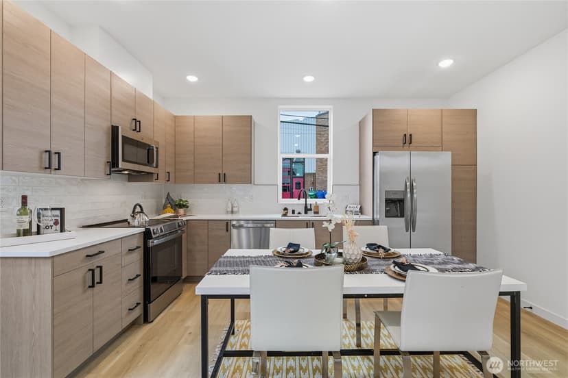 Property photo for 809 S Sullivan Street, Seattle photo 5