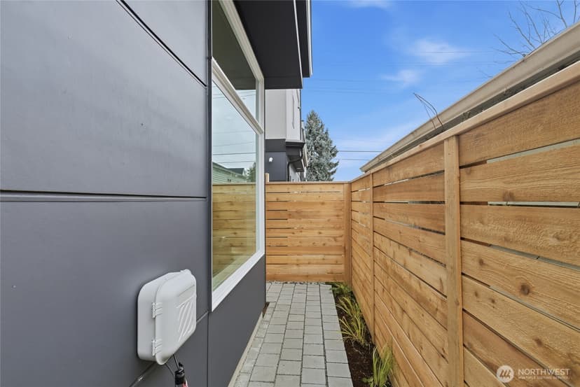 Property photo for 809 S Sullivan Street, Seattle photo 16