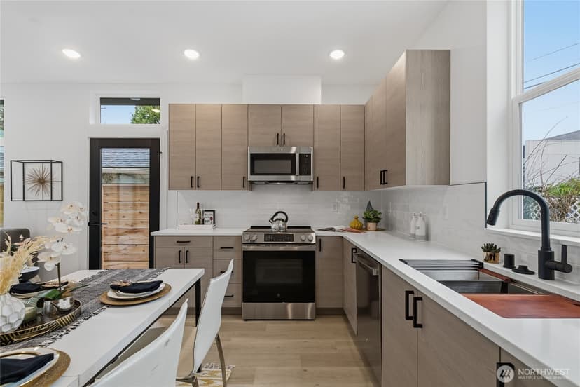 Property photo for 809 S Sullivan Street, Seattle photo 6