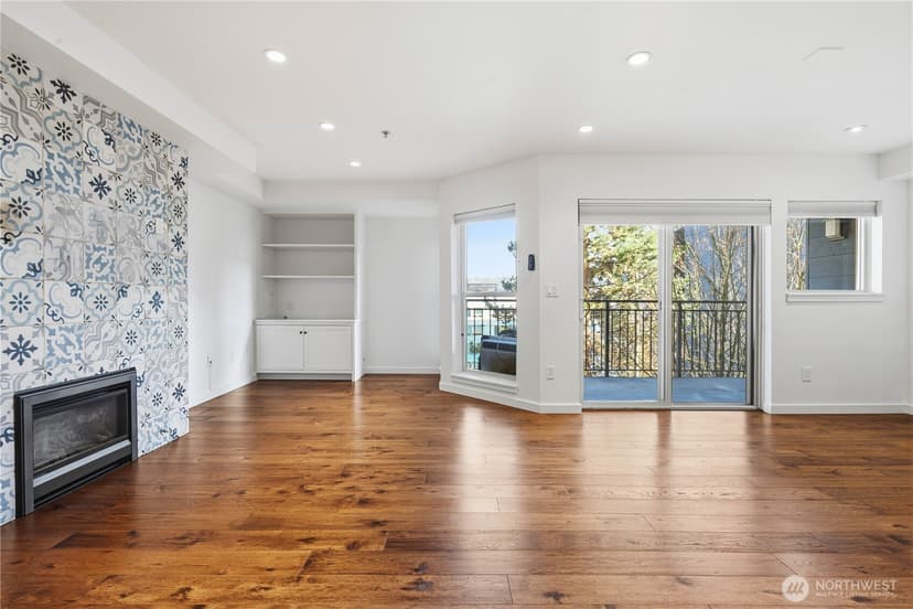 Property photo for 701 Galer St #609, Seattle photo 3
