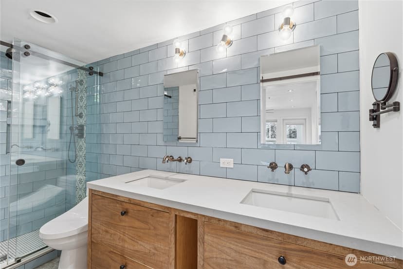 Property photo for 701 Galer St #609, Seattle photo 24