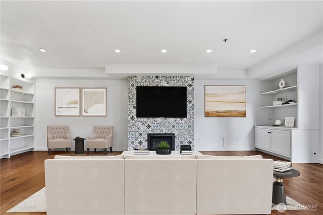 Property photo for 701 Galer St #609, Seattle photo 4