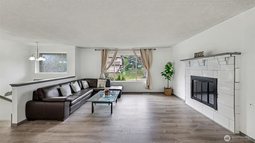 Property photo for 6005 S 116th Street, Seattle photo 4