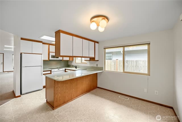 Property photo for 24806 10th Avenue S, Des Moines photo 5