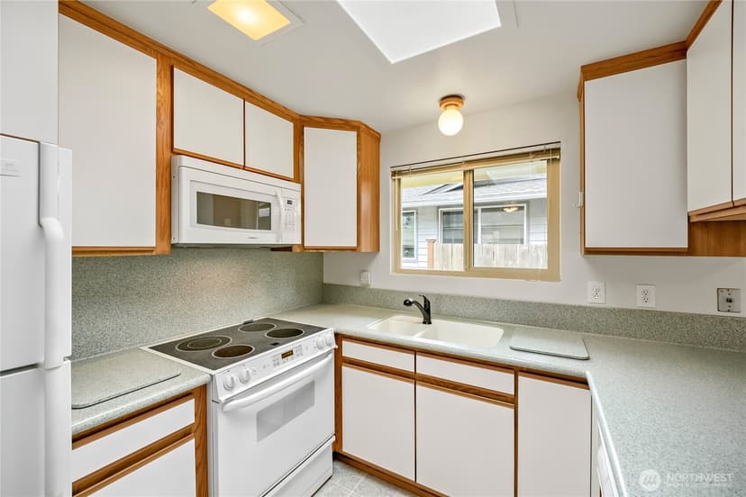 Property photo for 24806 10th Avenue S, Des Moines photo 4