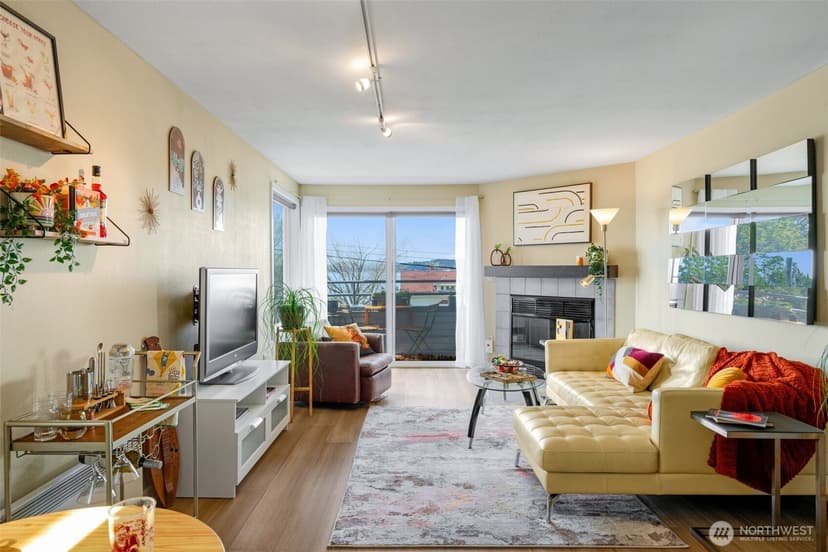 Property photo for 3142 Alki Avenue SW #303, Seattle photo 8