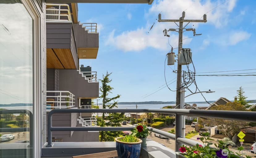 Property photo for 3142 Alki Avenue SW #303, Seattle photo 6
