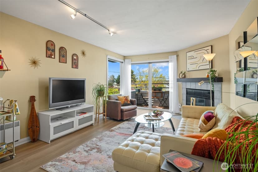 Property photo for 3142 Alki Avenue SW #303, Seattle photo 10