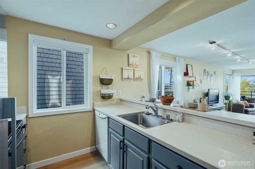 Property photo for 3142 Alki Avenue SW #303, Seattle photo 12