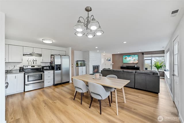 Property photo for 2942 S fontanelle Street #C, Seattle photo 3