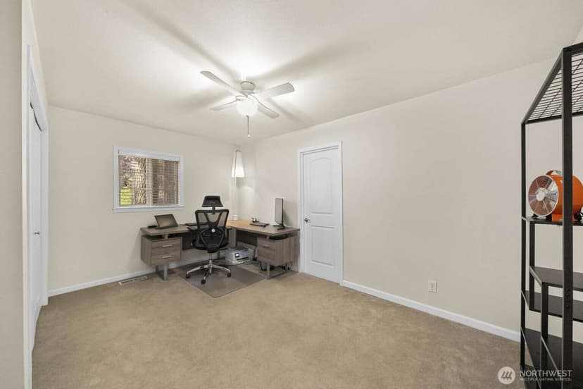 Property photo for 10040 Dekoven Drive SW, Lakewood photo 25