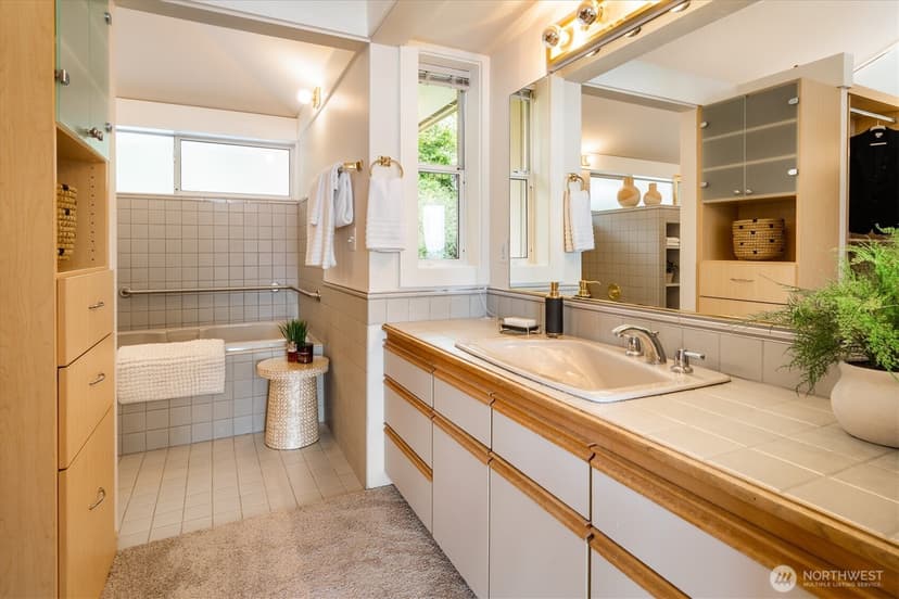 Property photo for 2530 Mount Claire Drive S, Seattle photo 27