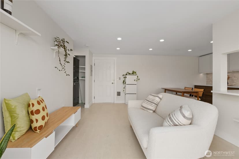 Property photo for 12056 15th Avenue NE #404, Seattle photo 6