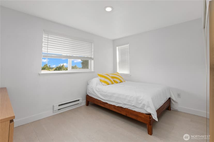 Property photo for 12056 15th Avenue NE #404, Seattle photo 16