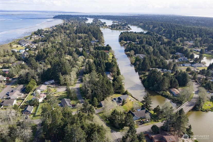 Property photo for 189 Duck Lake Drive NE, Ocean Shores photo 13