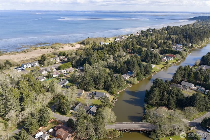 Property photo for 189 Duck Lake Drive NE, Ocean Shores photo 14