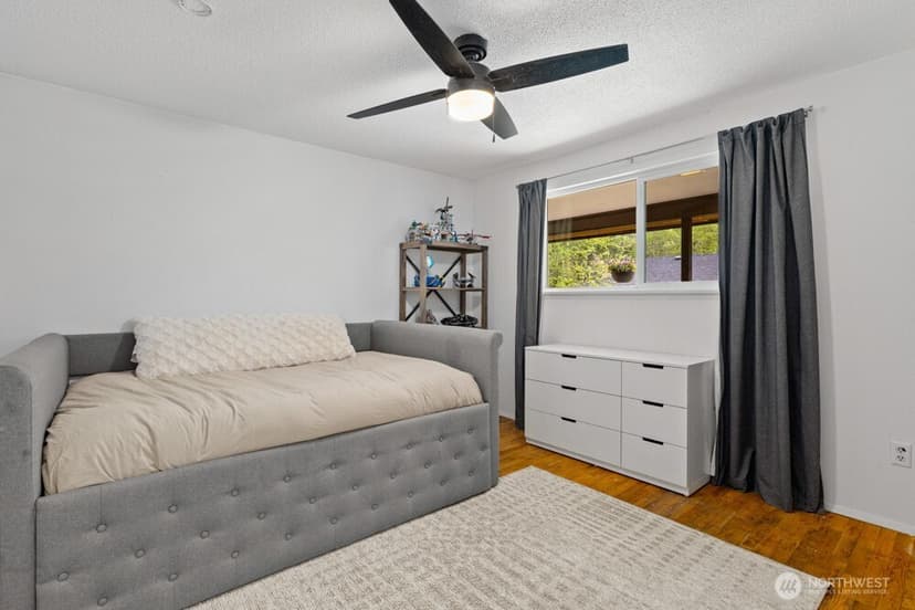 Property photo for 7506 66th Avenue W, Lakewood photo 18