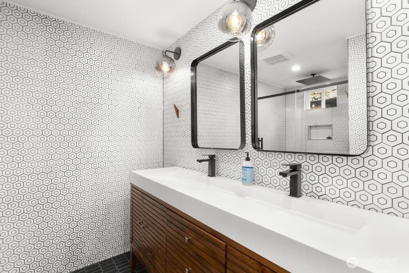 Property photo for 7506 66th Avenue W, Lakewood photo 27