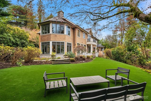 Property photo for 3814 E John Street, Seattle photo 4