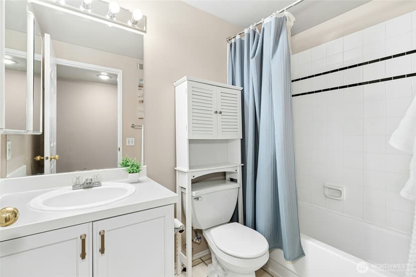 Property photo for 250 NW Dogwood Street #C201, Issaquah photo 20