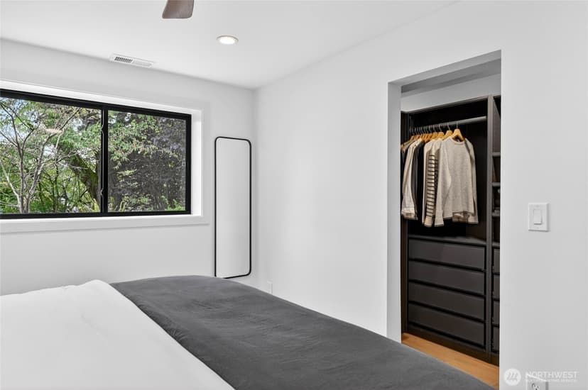 Property photo for 8683 Island Drive S, Seattle photo 17
