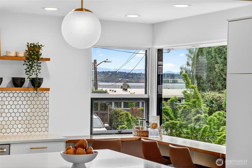 Property photo for 8683 Island Drive S, Seattle photo 10