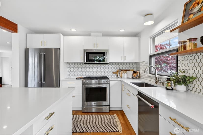 Property photo for 8683 Island Drive S, Seattle photo 9