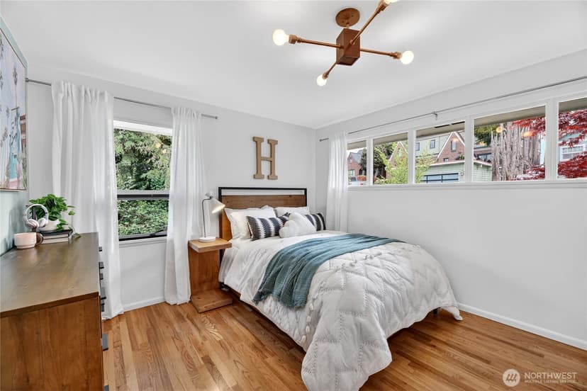 Property photo for 8683 Island Drive S, Seattle photo 11