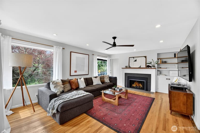 Property photo for 8683 Island Drive S, Seattle photo 3