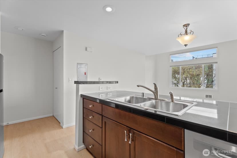 Property photo for 1109 N Allen Place #205, Seattle photo 7