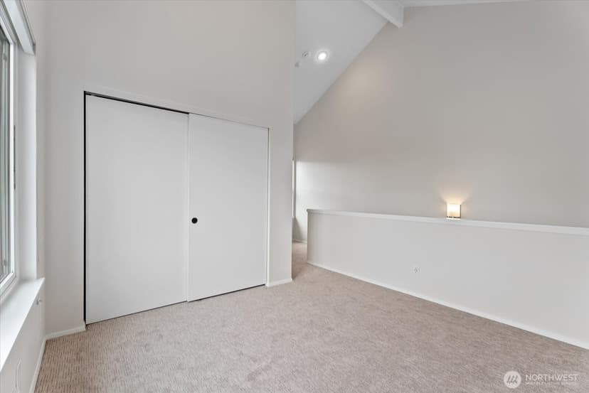Property photo for 1109 N Allen Place #205, Seattle photo 16
